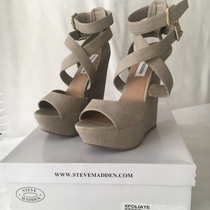 Steve Madden Wedge shoe